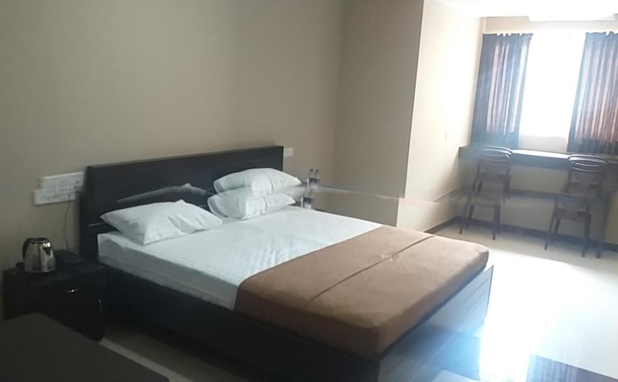The Nisarga Grand Hotel Bangalore Bagian luar foto