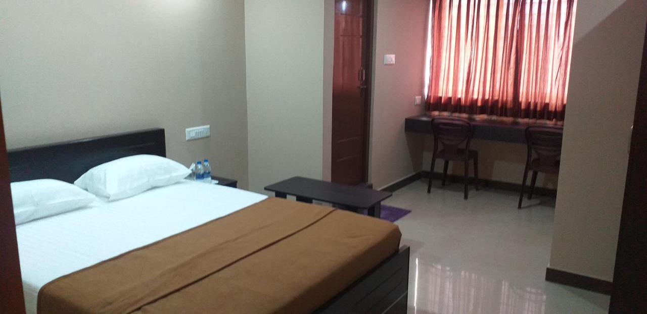The Nisarga Grand Hotel Bangalore Bagian luar foto