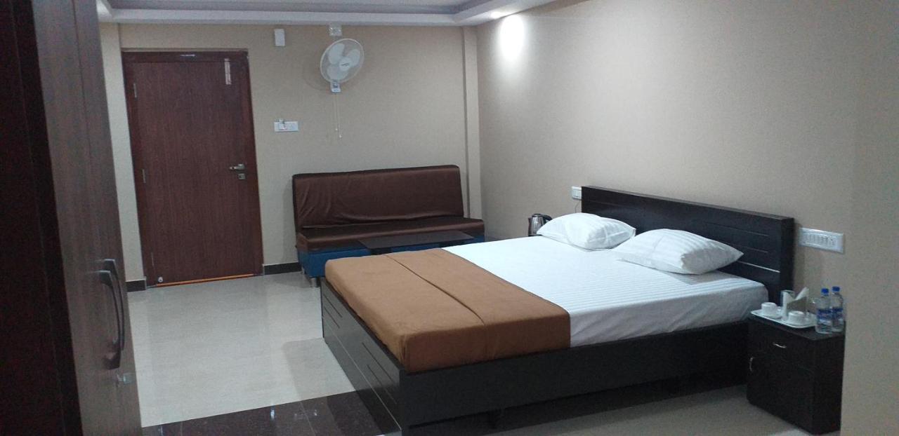 The Nisarga Grand Hotel Bangalore Bagian luar foto