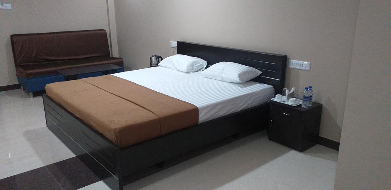 The Nisarga Grand Hotel Bangalore Bagian luar foto