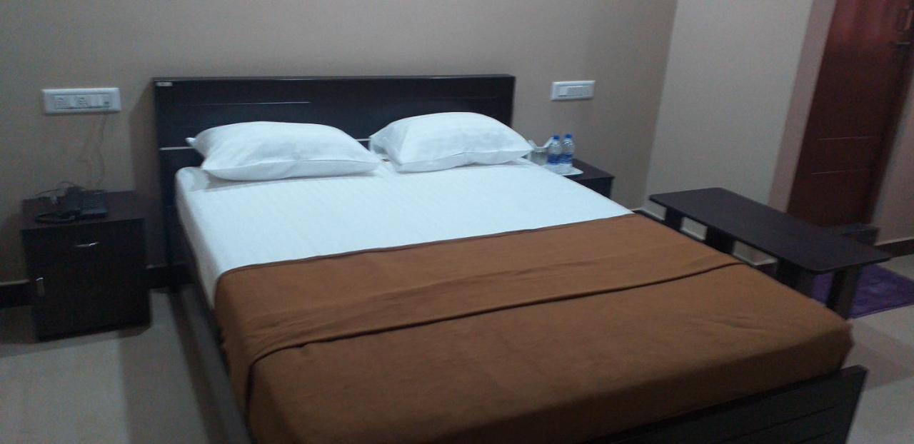 The Nisarga Grand Hotel Bangalore Bagian luar foto