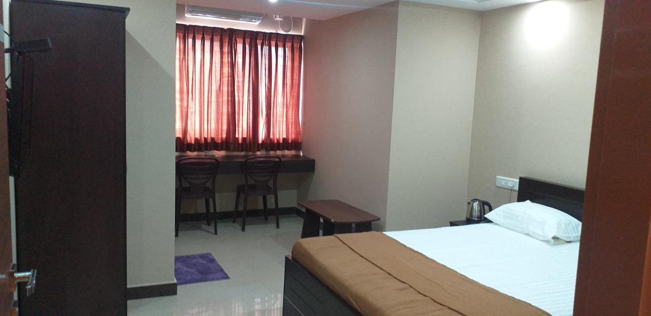 The Nisarga Grand Hotel Bangalore Bagian luar foto
