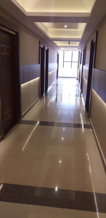 The Nisarga Grand Hotel Bangalore Bagian luar foto