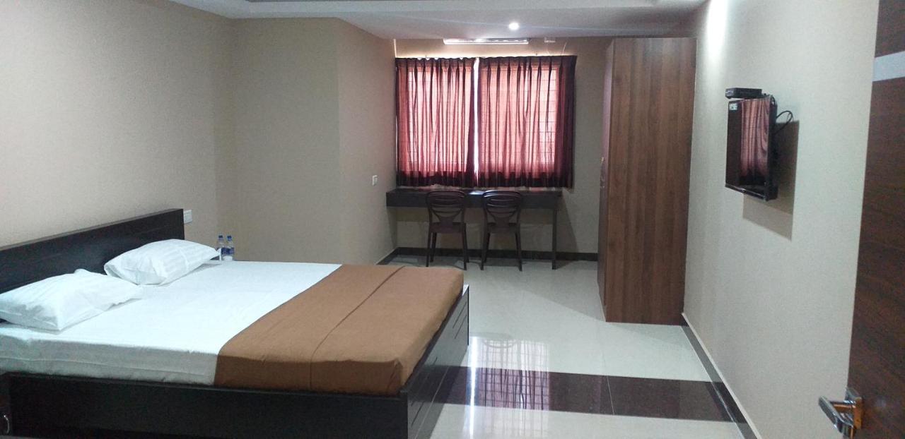 The Nisarga Grand Hotel Bangalore Bagian luar foto