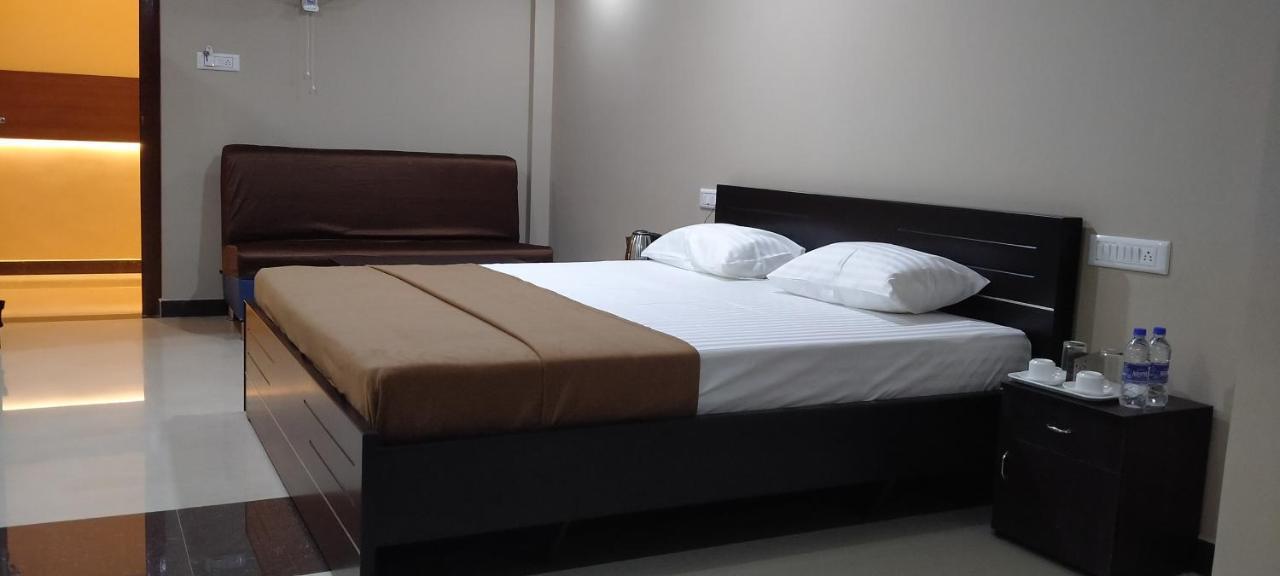 The Nisarga Grand Hotel Bangalore Bagian luar foto