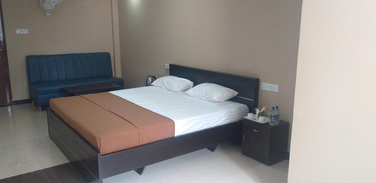 The Nisarga Grand Hotel Bangalore Bagian luar foto