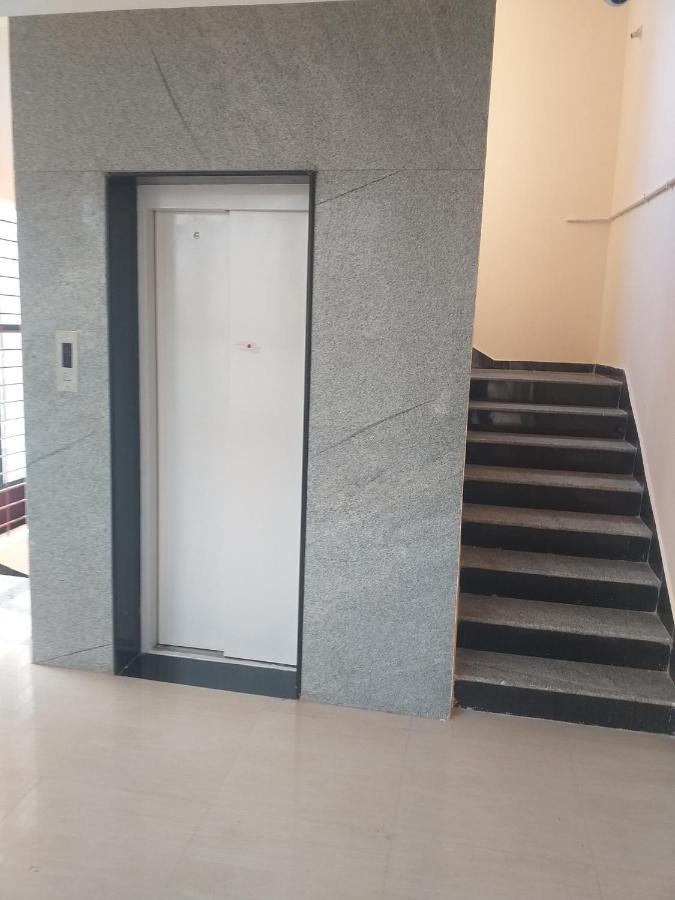 The Nisarga Grand Hotel Bangalore Bagian luar foto