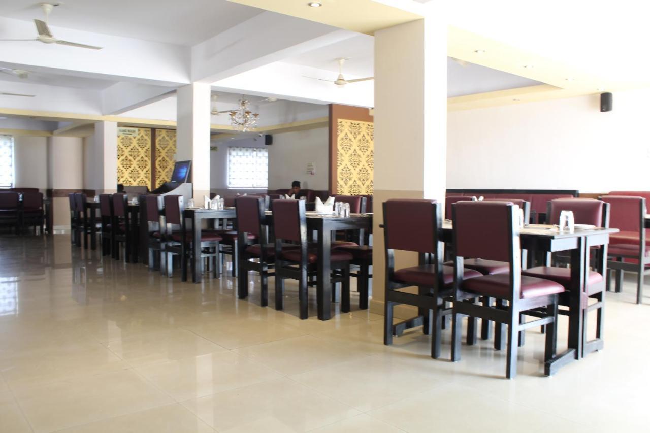 The Nisarga Grand Hotel Bangalore Bagian luar foto