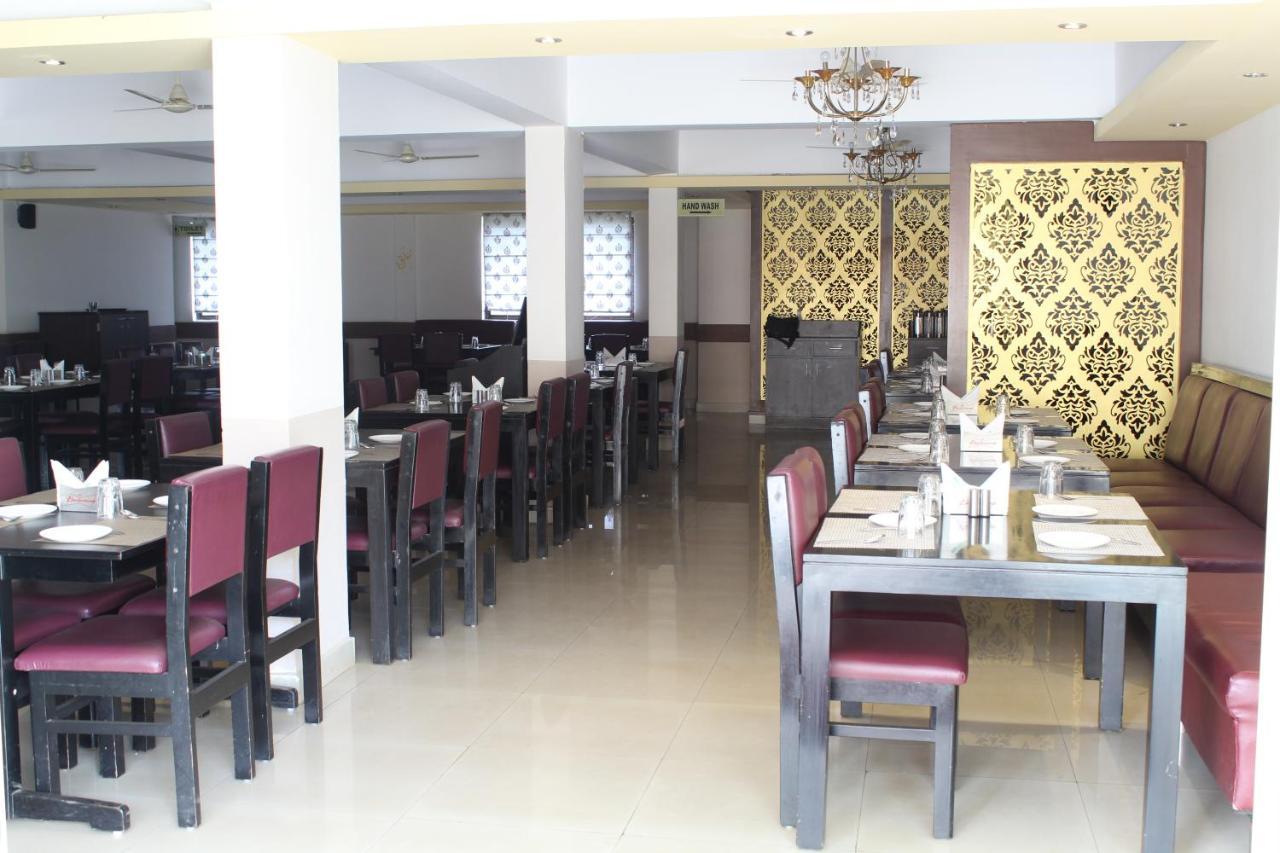 The Nisarga Grand Hotel Bangalore Bagian luar foto