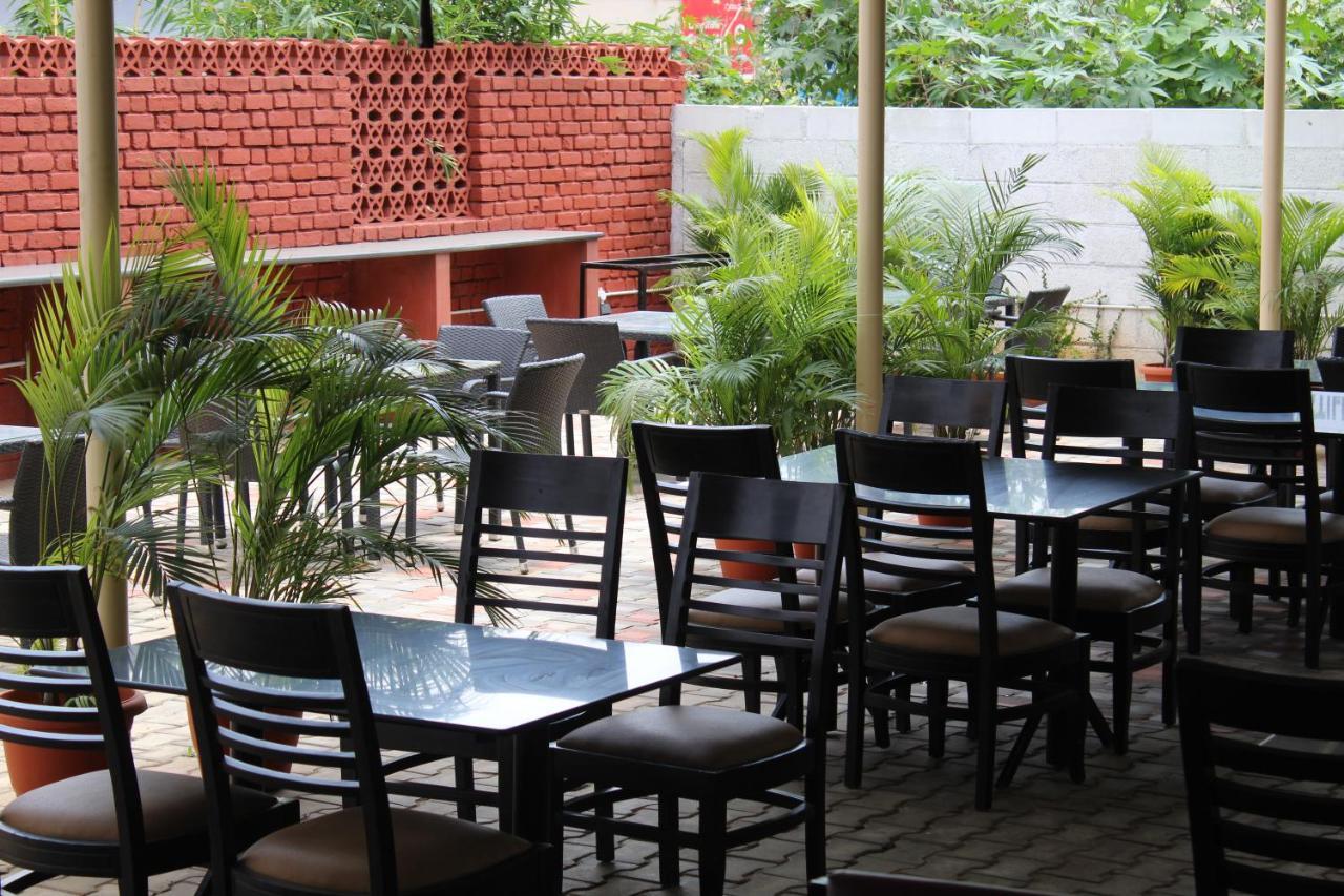The Nisarga Grand Hotel Bangalore Bagian luar foto
