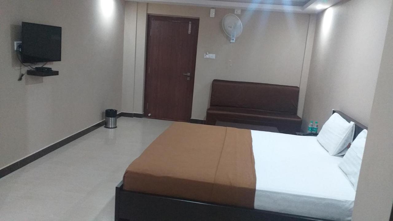The Nisarga Grand Hotel Bangalore Bagian luar foto