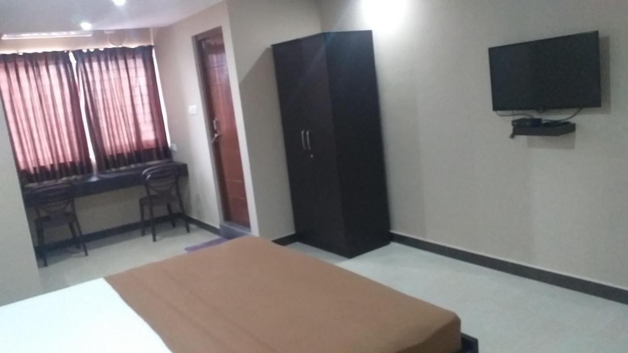 The Nisarga Grand Hotel Bangalore Bagian luar foto