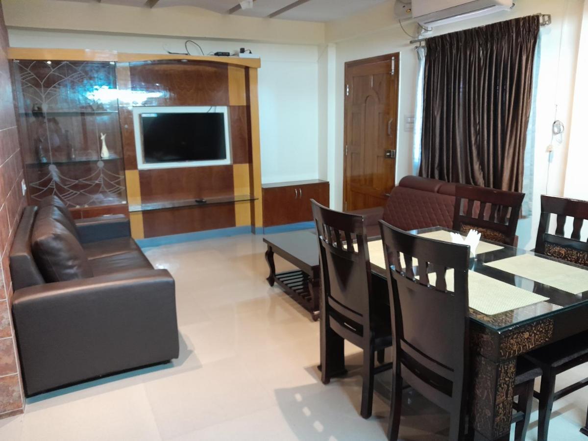 The Nisarga Grand Hotel Bangalore Bagian luar foto